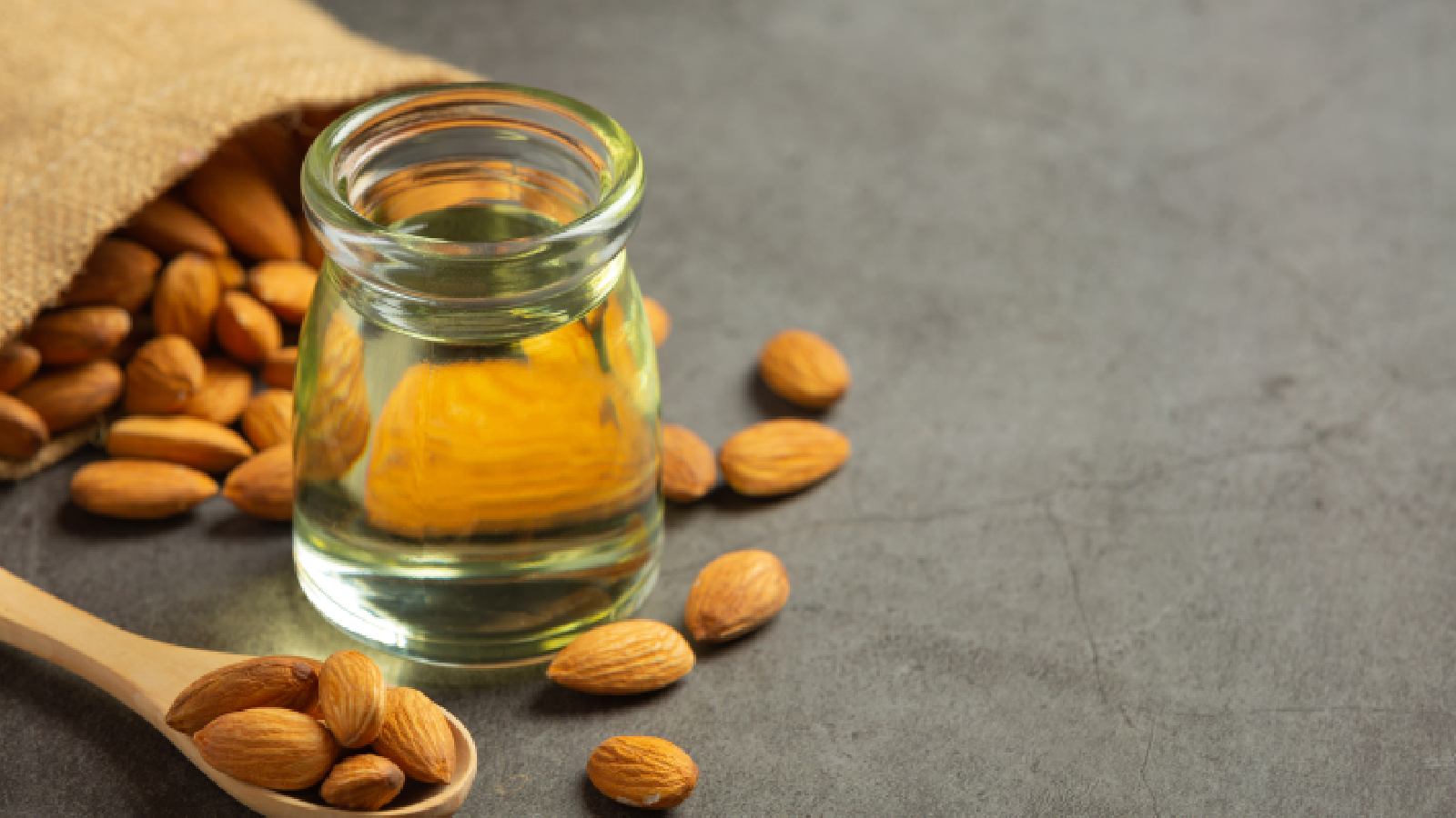 Almond oil: Benefits and how to use it as make-up remover