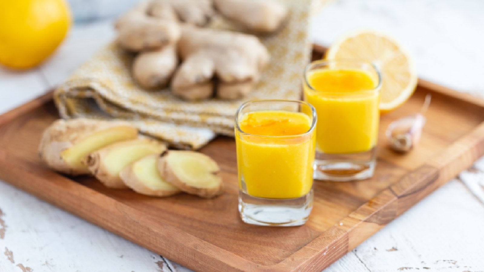 Turmeric Shot: Benefits, Side Effects and Recipes
