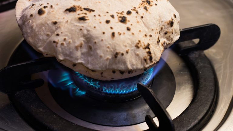 Should you cook roti on gas flame?